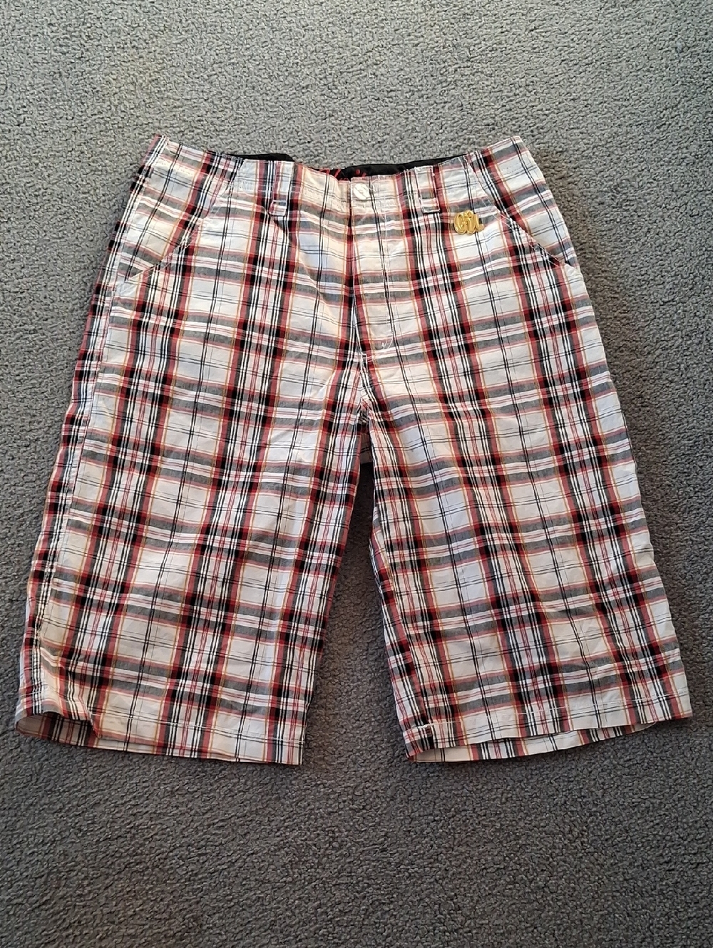 G- Unit Men's Plaid Flat Front Shorts - White, Red & Black. Long Shorts Y2K (34)